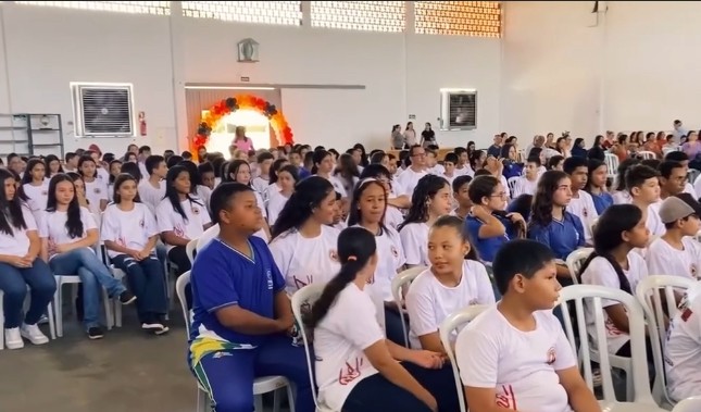 PROERD FORMA 395 JOVENS E ADOLESCENTES EM PARANATINGA VEJA REPORTAGEM