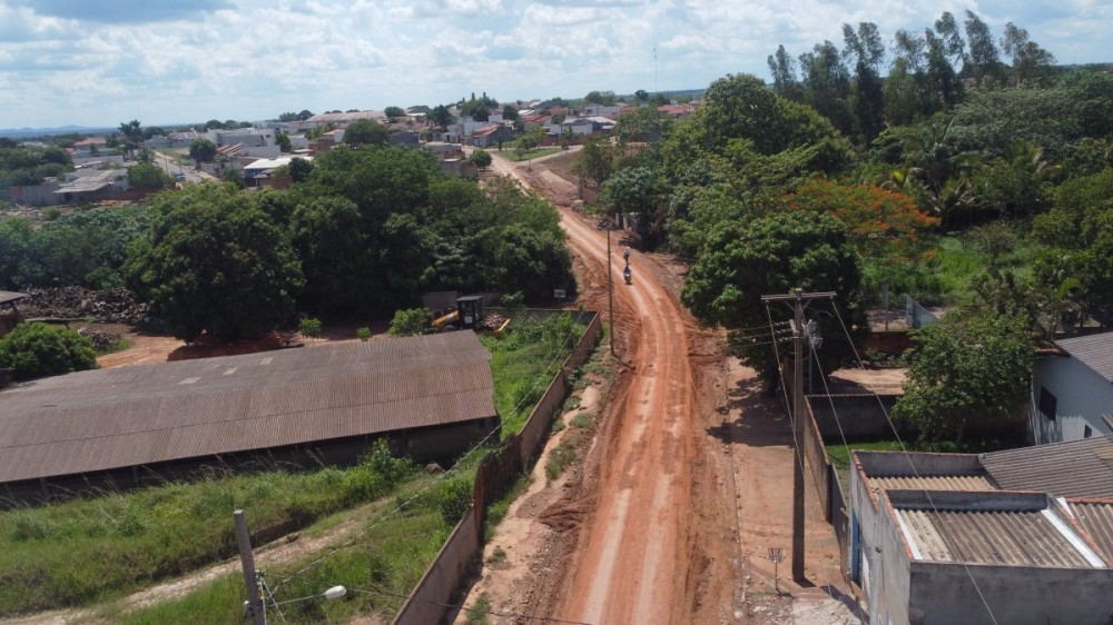 PAVIMENTAÇÃO ASFÁLTICA - Moradores de Paranatinga depois de 30 anos estão próximos de receberem pavimentação asfáltica na frente da sua residência