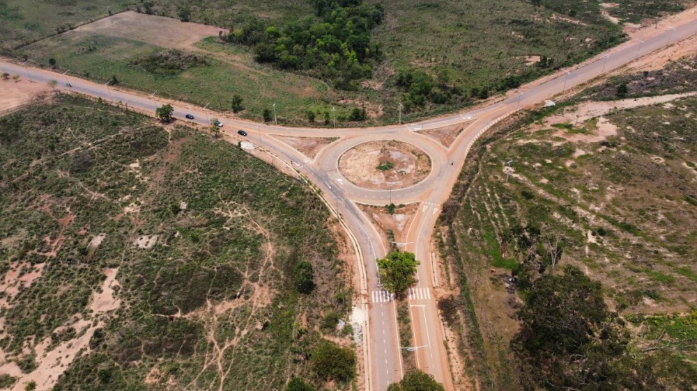 Rotatória de acesso a vários bairros ganha sinalização de trânsito em Paranatinga