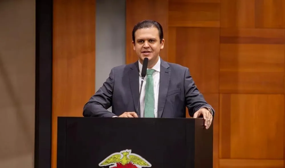 Deputado Thiago Silva garante livros acessíveis para pessoas com deficiência visual nas bibliotecas públicas