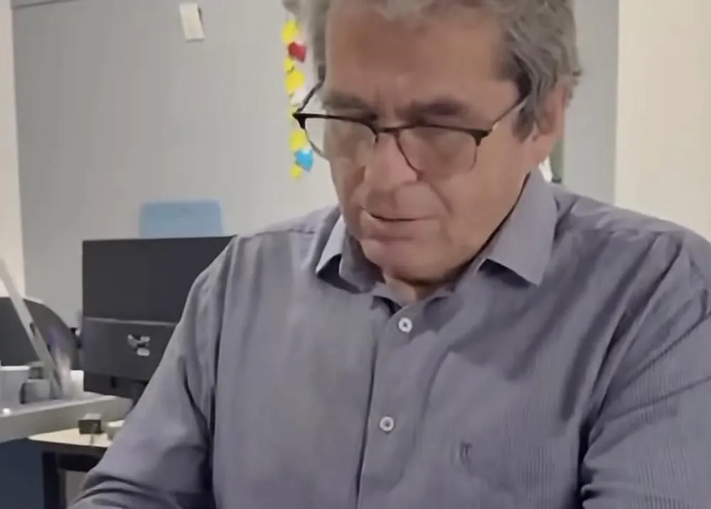 Prefeito Marcos Tomazini sanciona lei para ampliação da Escola Alcides Visoni em Santiago do Norte