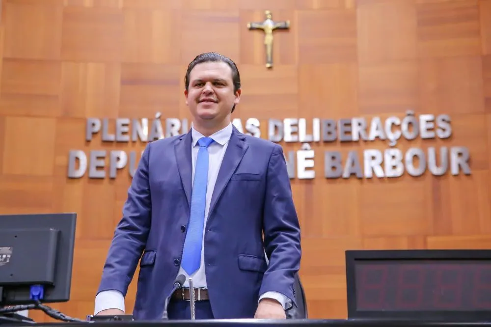 Assembleia aprova projeto de Thiago Silva que cria “Cartão Material Escolar”