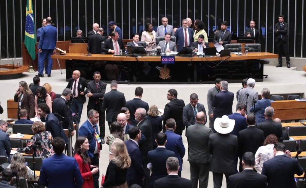 Câmara aprova pensão mensal de um salário mínimo para pessoas com epidermólise bolhosa