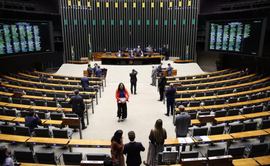 Câmara aprova proposta que torna cooperativas beneficiárias dos fundos de desenvolvimento